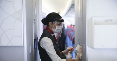 Stewardessy tracą pracę. "Nie ma lotów i nie ma jak dorobić"