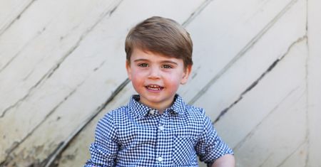 Książę Louis ma już dwa latka. Jego nowe zdjęcia podbijają internet