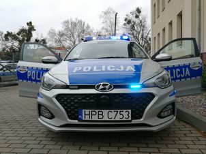Awantura domowa zakończyła się zatrzymaniem 17-latka. Policjanci znaleźli narkotyki i 10 tysięcy złotych