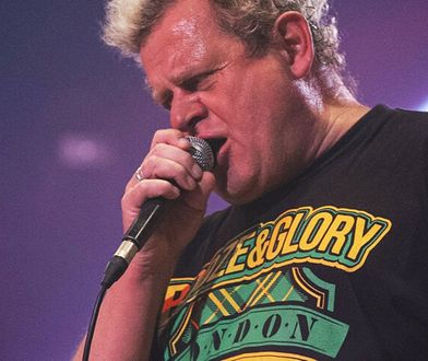 Na to czekali fani Kazika. Nie wspominał ani słowem o kłopotach