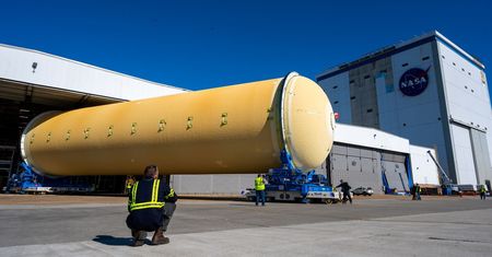 Dlaczego główny człon napędowy rakiety misji Artemis jest pomarańczowy? Czyżby NASA lubiła benchmark.pl?