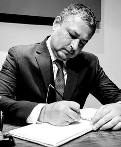 Ambasador Ukrainy zmarł na wakacjach. "Obudził się i zwymiotował"