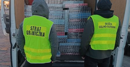KAS i Straż Graniczna przejęły kontrabandę wartą ponad 1,5 mln zł. Dwie osoby zatrzymane
