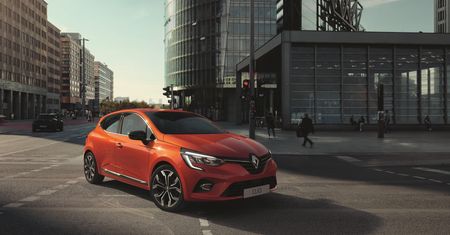 Renault pokazało nadwozie nowego Clio. Z daleka wygląda na lifting, ale jest krótsze i niższe