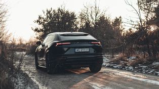 Lamborghini Urus pozostanie hybrydą w kolejnej generacji. Elektryk przesunięty w czasie
