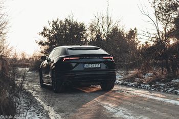 Lamborghini Urus pozostanie hybrydą w kolejnej generacji. Elektryk przesunięty w czasie