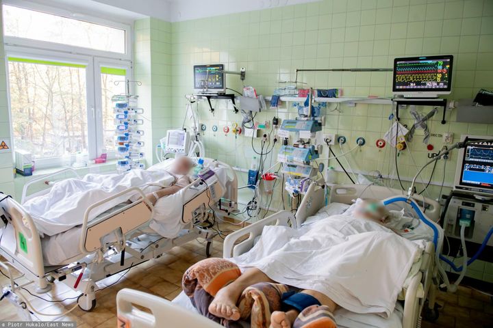 W ciągu doby zmarło w Polsce 637 osób zakażonych koronawirusem