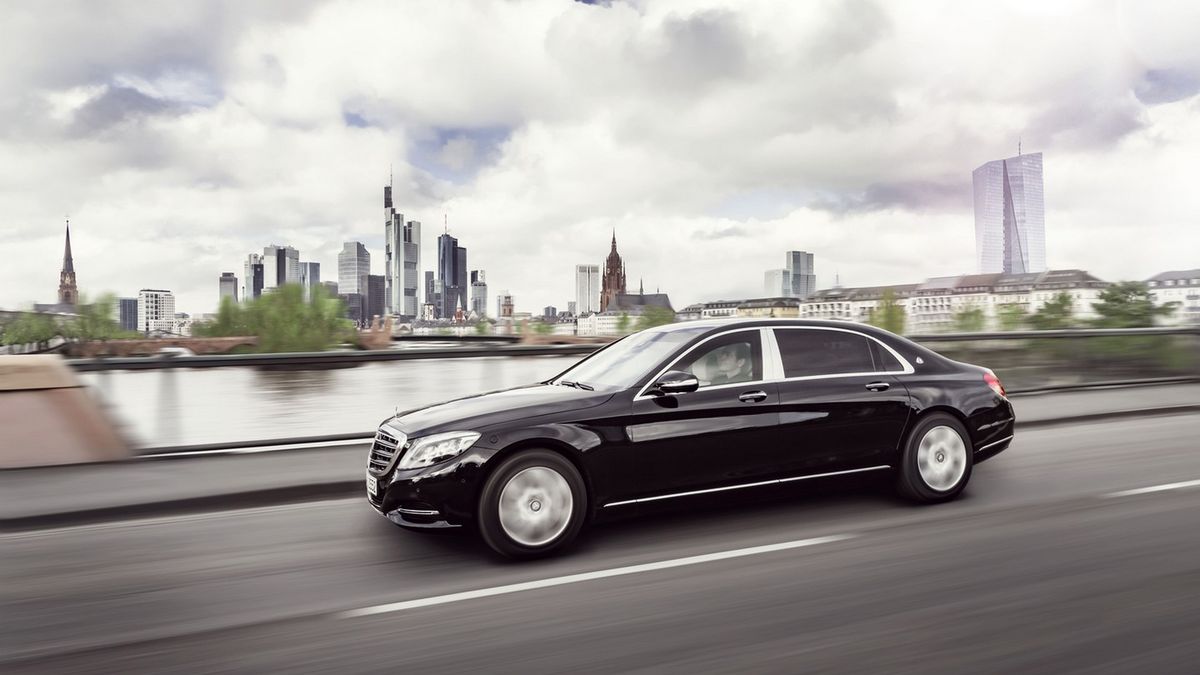 Mercedes poinformował, że ten S600 jest pierwszym autem na świecie, jakie ma pancerz i wyposażenie, gwarantujące ochronę na poziomie VR10. Tym samym jest to najbezpieczniejszy samochód produkcyjny.