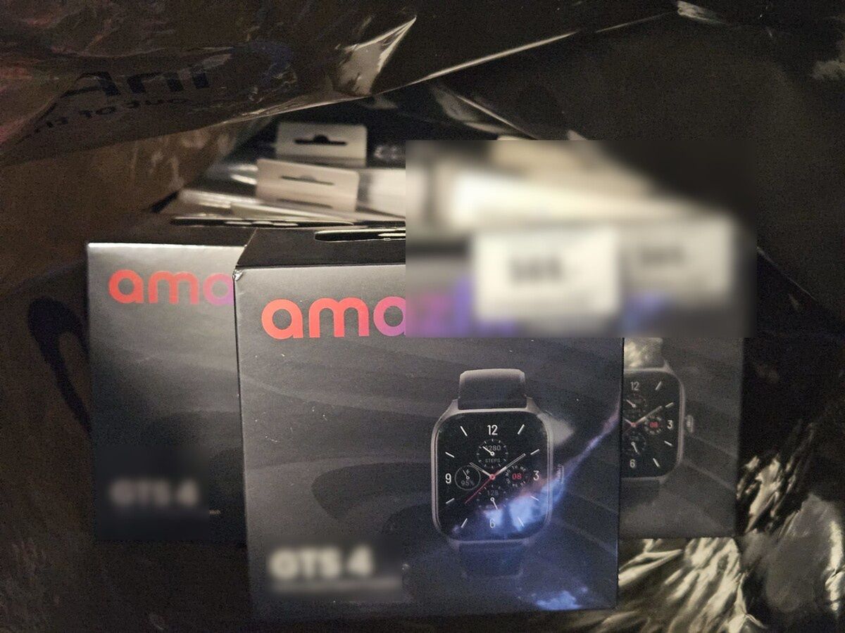 Wrocławscy policjanci zatrzymali dwóch mężczyzn, którzy ukradli ponad 2 tys. zegarków