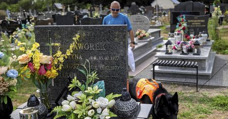 Szokujące doniesienia na temat Jacka Jaworka. Zapalił znicz na grobie swoich ofiar?