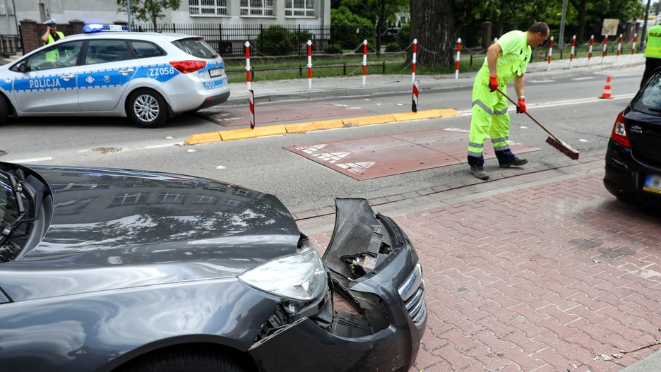 Warszawa. Miejsce wypadku autobusu na Bielanach