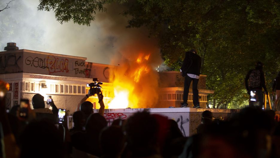 USA. Podczas protestu mężczyzna został zastrzelony przez policję w Louisville