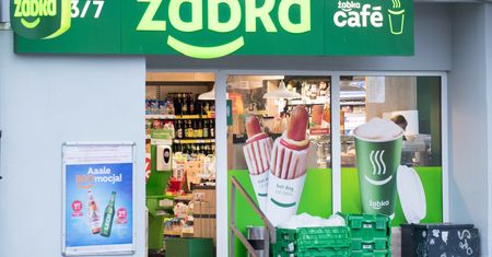 Jaką kawę na wynos sprzedaje Żabka? Sieć odsłania karty