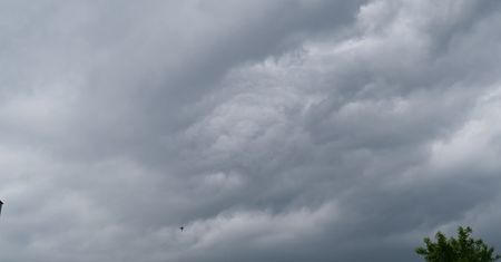 Czwartek pod znakiem burz w Lubelskiem. IMGW wydał ostrzeżenia, możliwy grad i silny wiatr