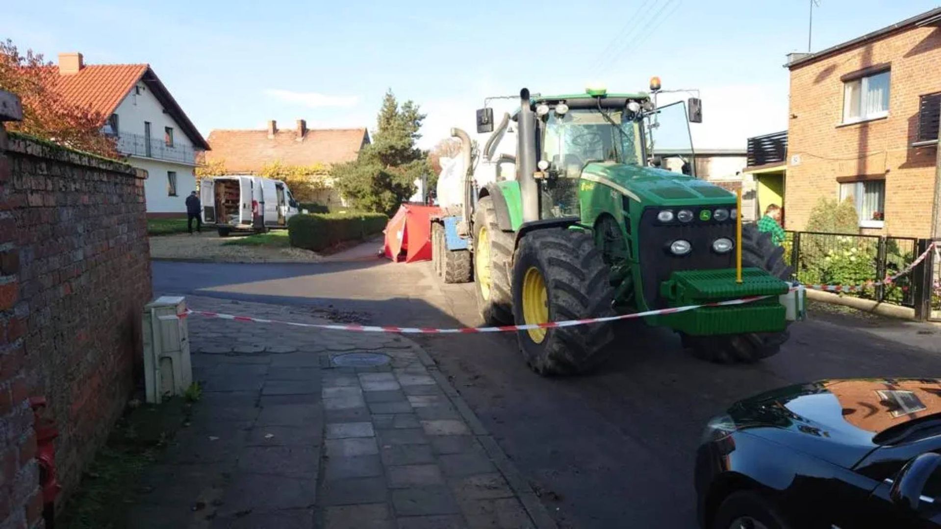 Makabryczny wypadek. Nie żyje 40-letni mężczyzna. Zginął pod kołami ciągnika