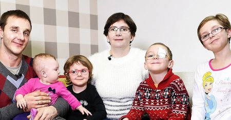 Mieszkali w garażu z czwórką dzieci.  Program "Nasz nowy dom" odmienił ich życie