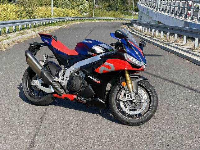 Aprilia RSV4 Factory