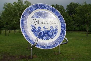 Fajansowy talerz już na Słodowie. Nowy symbol Włocławka robi wrażenie