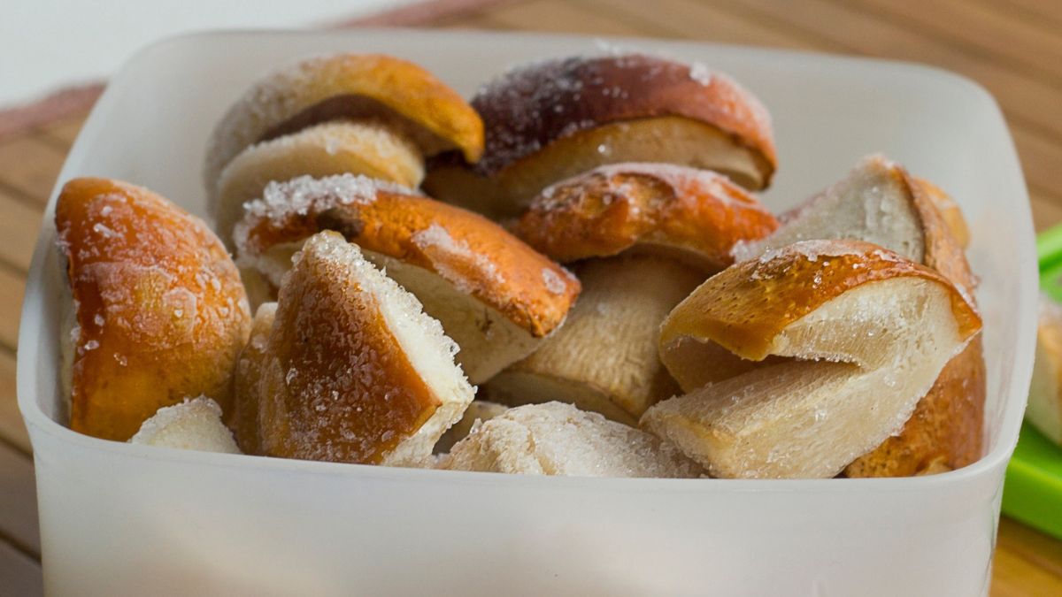 Mrożone grzyby są praktycznym dodatkiem do zup i sosów