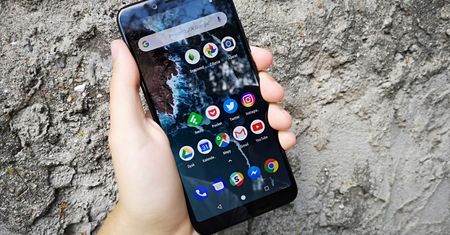 Używasz Xiaomi Mi A2 Lite? Producent szuka chętnych do testowania Androida 9 Pie