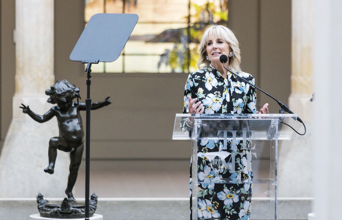 US First Lady Jill Biden speaks during the opening of the Metropolitan Museum of Art Costume Institute's exhibit 'In America: An Anthology of Fashion' in New York, New York, USA, 02 May 2022. The exhibit, which is the second installment of a two-part exhibition dedicated to the history of fashion in the United States, is mainly made up of various scenes staged in existing period rooms in the American Wing at the museum curated by notable US film directors. The exhibit runs from 07 May until 05 September 2022. EPA/JUSTIN LANE Dostawca: PAP/EPA.