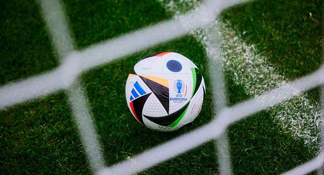 UEFA przedstawia oficjalną piłkę na Mistrzostwa Europy w 2024 roku