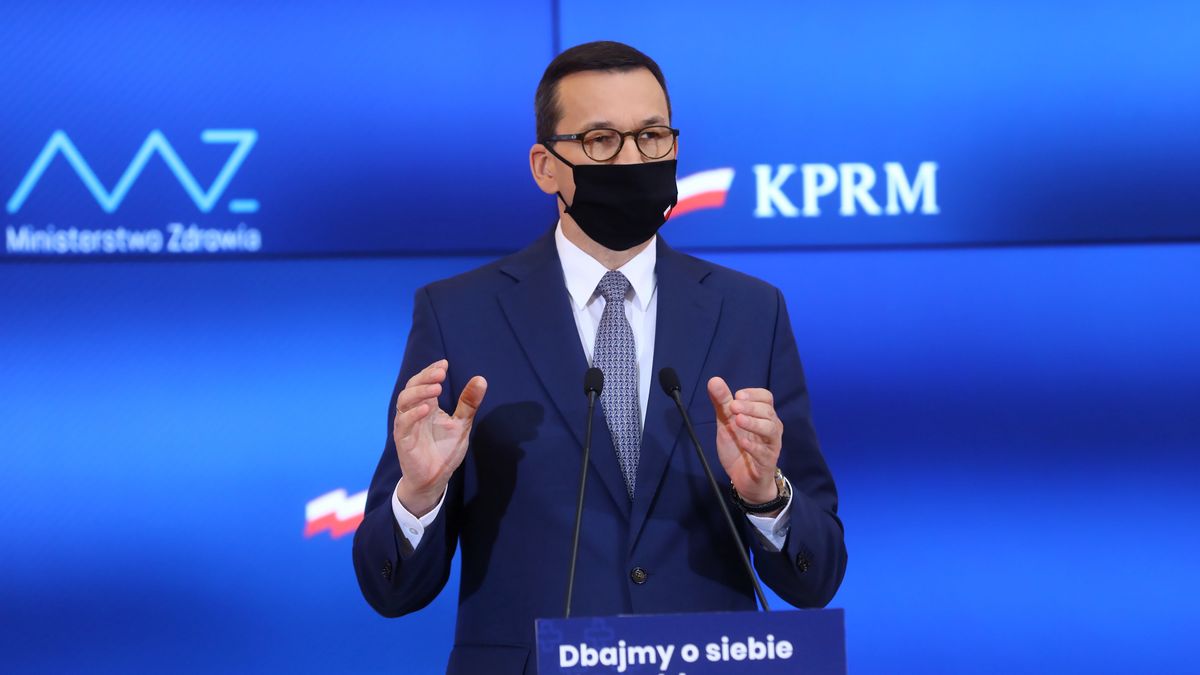 Mateusz Morawiecki zwołał w sobotę konferencję prasową, by poinformować o nowych obostrzeniach.