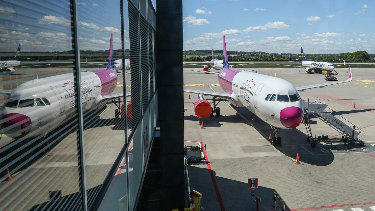 Wizzair i Ryanair czekają na decyzję Polski o otwarciu granic. LOT realizuje już rejsy, ale wyłacznie krajowe