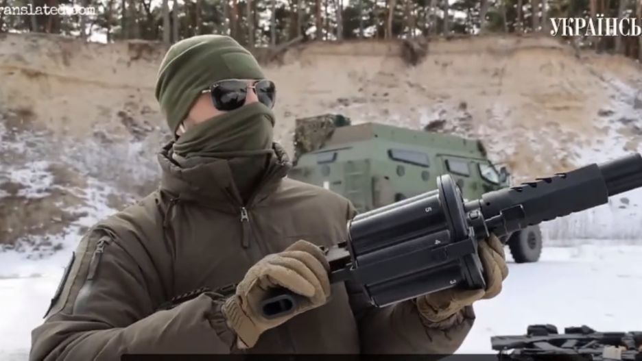 Ukraiński żołnierz Krakena z granatnikiem RGP-40.