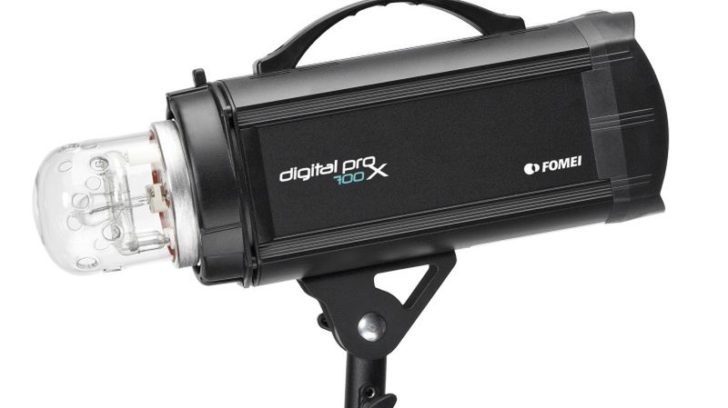 Fomei Digital PRO X 700 - lampa studyjna z możliwością sterowania ze smartfona 1