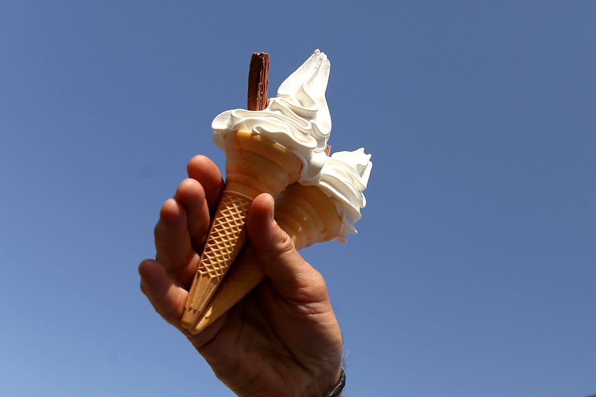 BIRMINGHAM, ENGLAND - JUNE 17: A spectator holds up ice creams on Day Seven of the Rothesay Classic Birmingham at Edgbaston Priory Club on June 17, 2022 in Birmingham, England. (Photo by Stephen Pond/Getty Images for LTA)