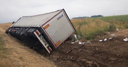 Wrocław. Wypadek na A4. Kierowca ciężarówki zasnął za kierownicą