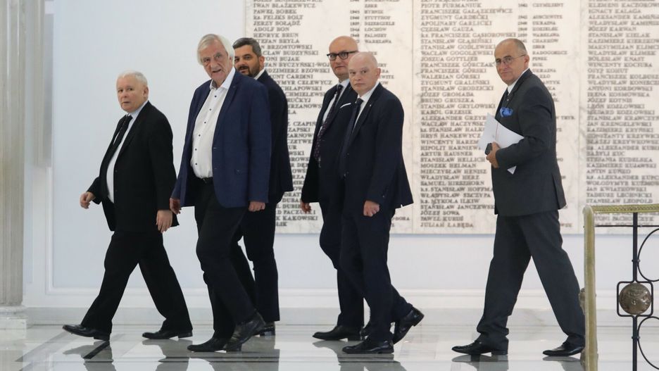 60. posiedzenie Sejmu IX kadencji
02.09.2022 Warszawa 60. posiedzenie Sejmu IX kadencji 
fot. Tomasz Jastrzebowski/REPORTER
n/z: Jaroslaw Kaczynski, Ryszard Terlecki, Krzysztof Sobolewski, Waldemar Andzel, Zbigniew Rau
Tomasz Jastrzebowski/REPORTER