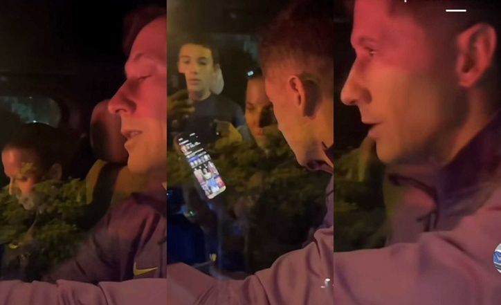 Osaczony przez fanów Robert Lewandowski próbuje przedrzeć się przez tłum autem, podczas gdy Ann pokazuje mu coś na Instagramie (WIDEO)