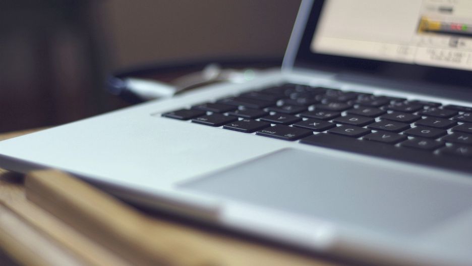 Zabójstwo matki uczennicy wydarzyło się podczas gdy dziewczynka miała lekcje online 