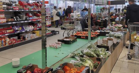 W Niemczech masowo wykupują papier toaletowy i mydło. Strach przed ponownym lockdownem?