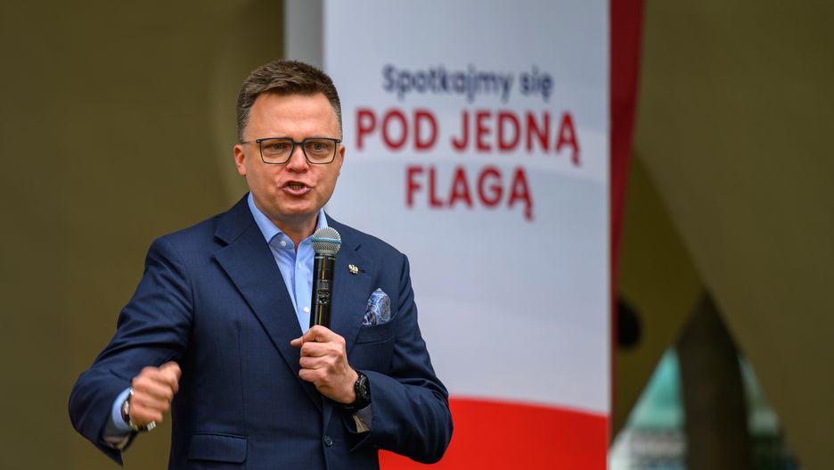 Tarnów, 11.05.2025. Wybory Prezydenta RP 2025 - kampania. Kandydat Trzeciej Drogi w wyborach na fotel prezydenta RP, marszałek Sejmu Szymon Hołownia podczas spotkania wyborczego w miejskim amfiteatrze w Tarnowie, 11 bm. (jm) PAP/Paweł Topolski