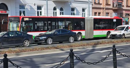 Awaria autobusu w centrum Lublina. Pojazd zaczął gubić płyn chłodniczy