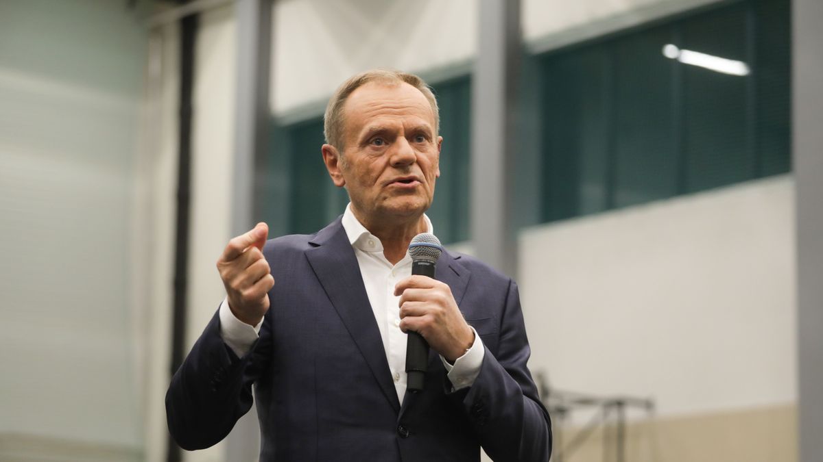 Donald Tusk uważa, że rząd jak najszybciej powinien rozwiązać problem związany z brakiem pieniędzy z UE