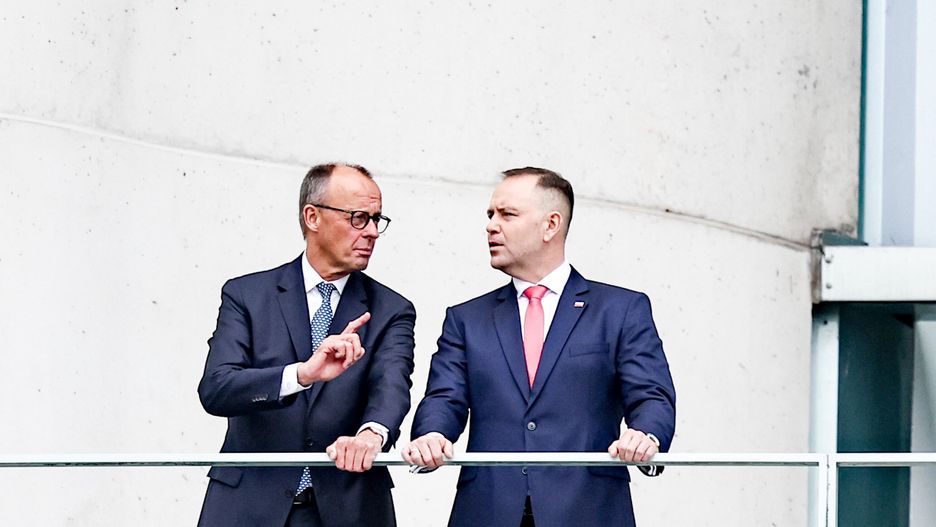 German Chancellor Friedrich Merz (L) and Polish President Karol Nawrocki talk on the terrace of the Chancellery in Berlin, Germany, 16 September 2025. EPA/FILIP SINGER Dostawca: PAP/EPA.