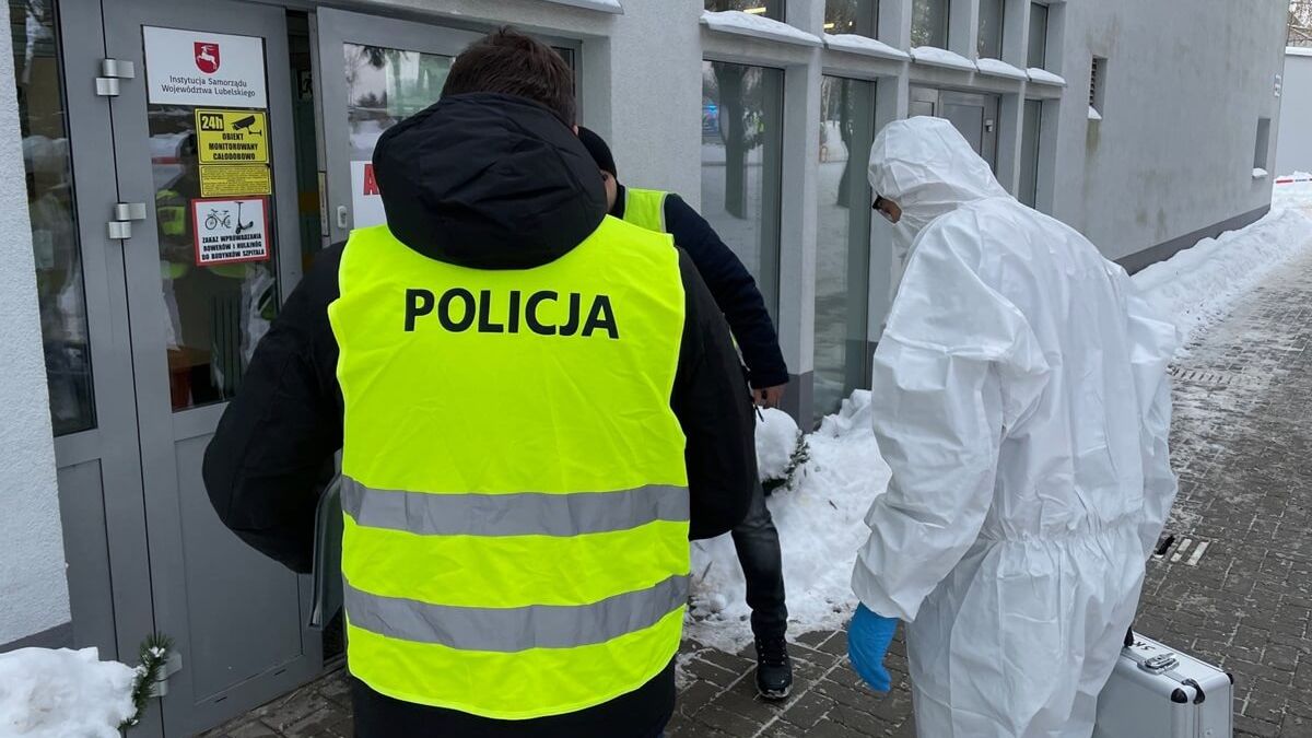 Interwencja policji do alarmu bombowego w szpitalu przy al. Kraśnickiej