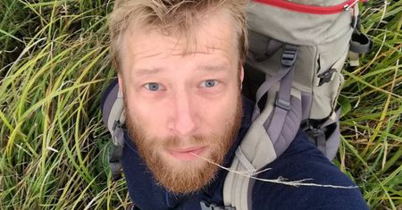 Łukasz Długowski wyszedł z sali w trakcie egzaminu maturalnego. Dzisiaj mówi, dlaczego tego nie żałuje