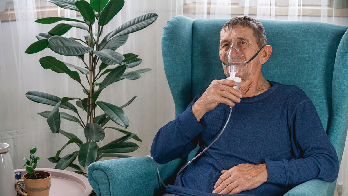 Terapia tlenem polega na zwiększeniu stężenia tlenu we wdychanym powietrzu.