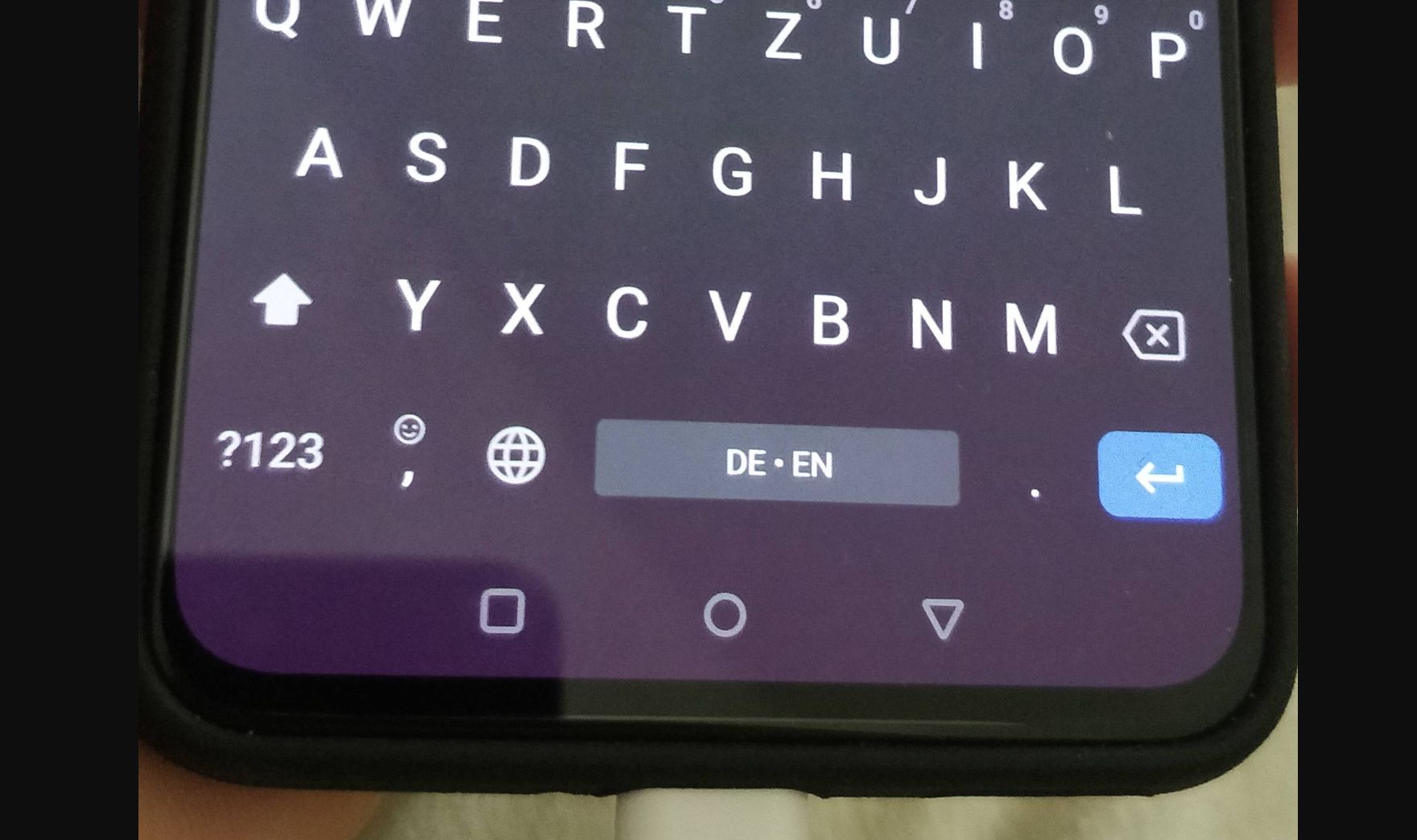 OnePlus Nord to kolejna ofiara zieleniejącego ekranu. Producent twierdzi, że to normalne... 3