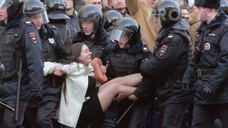 Na zdjęciu Olga, jedna z bohaterek filmu dokumentalnego "Rosja kontra Rosja"