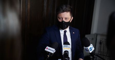 Szczepionka na COVID. Konferencja szefa KPRM ws. rejestracji na szczepienia