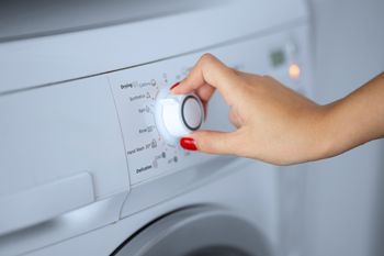 Naciśnij, zanim włączysz pranie. Rachunki stopnieją
