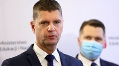 Ferie zimowe 2022. Pandemia znowu wpłynie na terminy? Piontkowski odpowiada