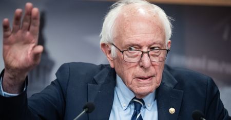 Amerykański senator kontra AI. Bernie Sanders przesłuchuje Claude'a