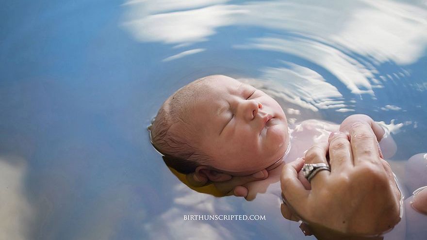 Tak rodzą kobiety. Niesamowite zdjęcia z porodów, które zebrano i wyróżniono w największym tego typu konkursie fotograficznym na świecie 1
